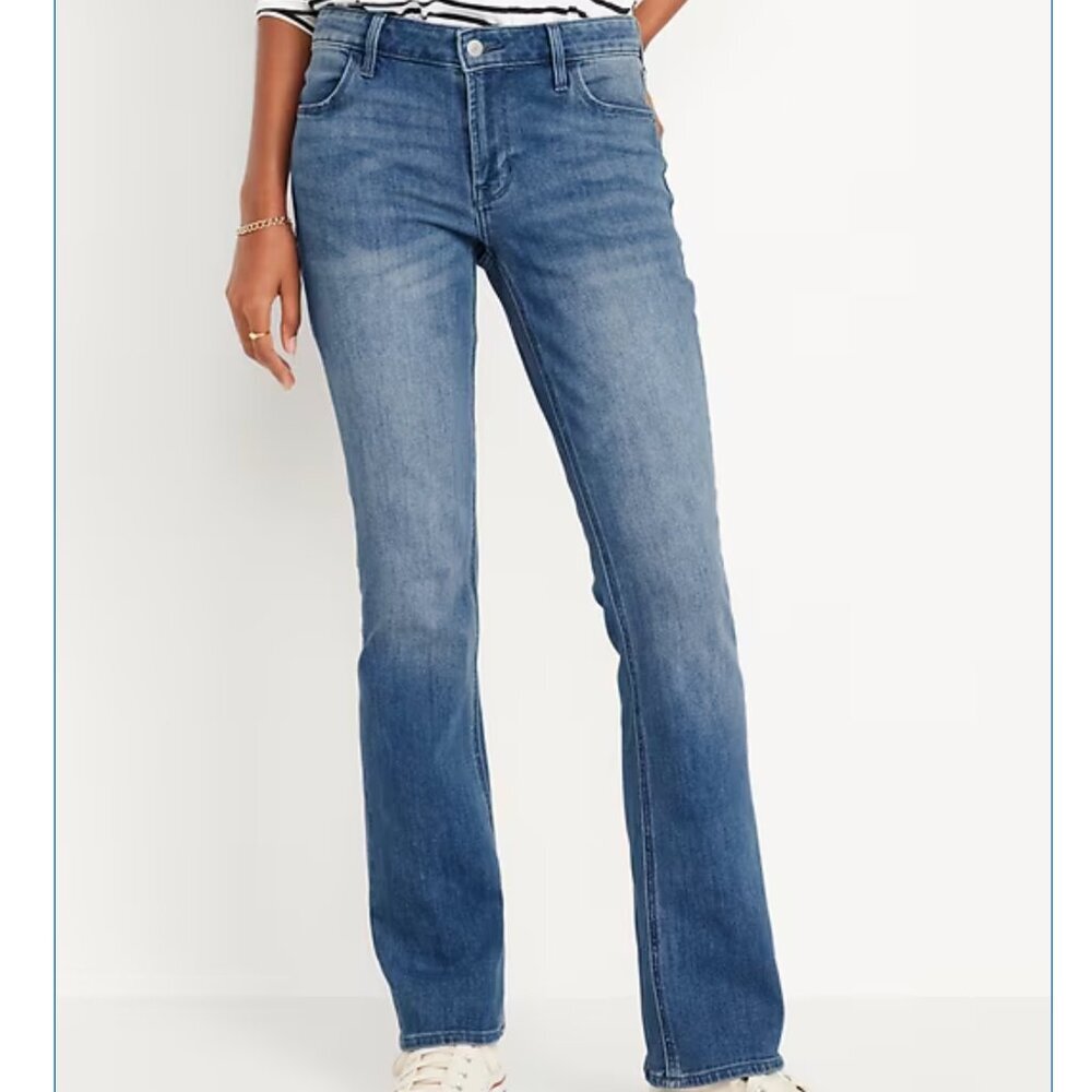 Old Navy Mid-Rise Wow Boot-Cut Jeans Size 8 Short Medium Wash Denim - Picture 2 of 7